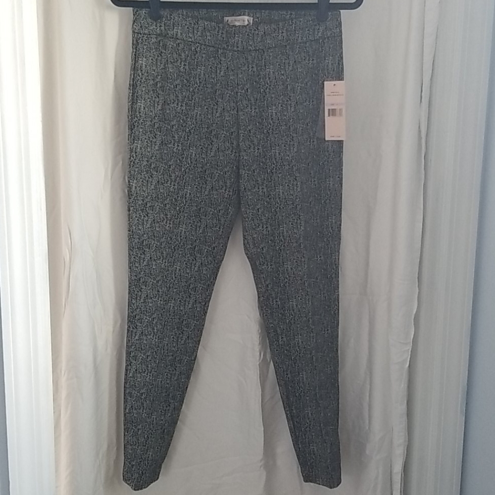 NWT Black and White Patterned Pull-on Crop Pants